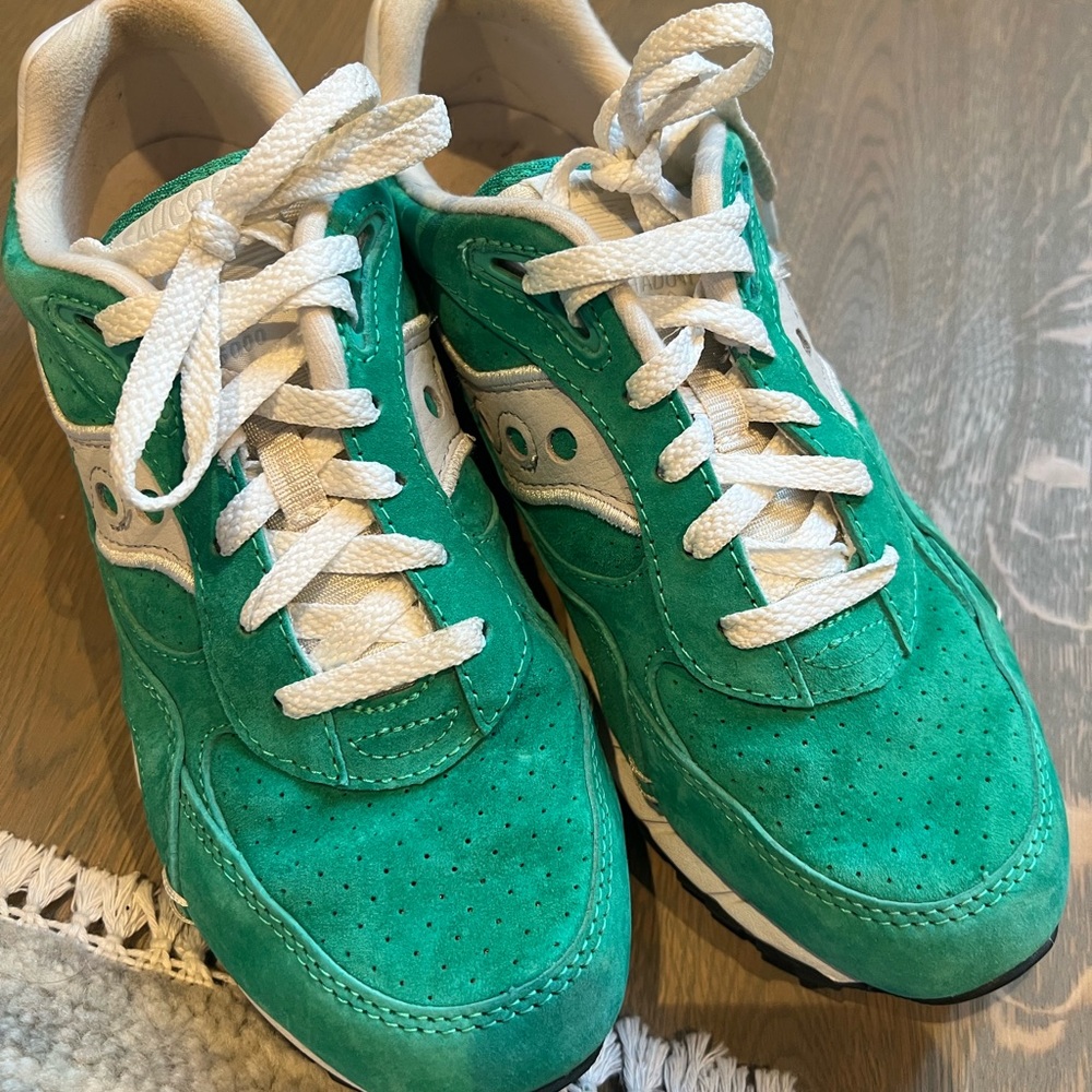 Saucony Shadow 6000 - Emerald Green (Size 9 but fits more like a 9 1/2)